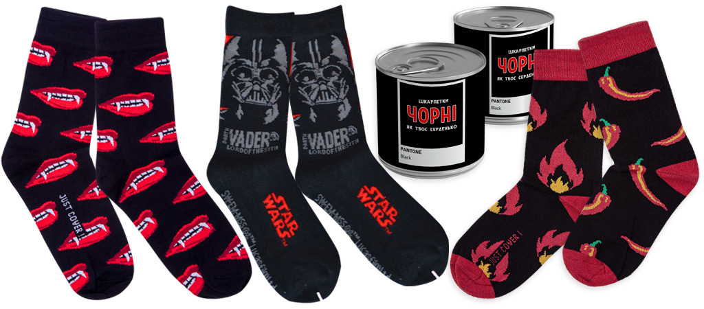 три пары черных высоких носков