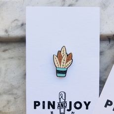 фото 1 - Значок Pin&Joy "Горшочек с растением" металл