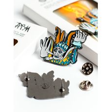 фото 1 - Значок за мотивами скульптури Ади Рибачук та Володимира Мельніченко, КОРОЛЬ І БЛАЗЕНЬ 1991-1996.