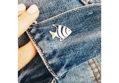 фото 3 - Значок Pin&Joy "Рыбка" металл