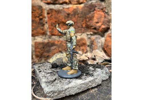 зображення 4 - Фігурка Військовий з факом металевий Sky Hobby