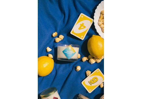 фото 1 - Свеча широкая Моє серце жовто-блакитного кольору 205 мл Turbota Candles