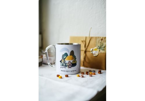 фото 1 - Металическая чашка с карабином "Моя хата скраю - першим ворога зустрічаю" Stella Sun Studio