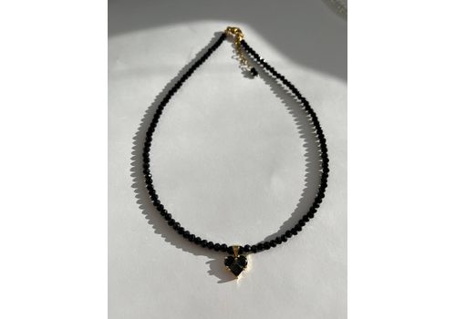 фото 1 - Колье из черного ювелирного стекла в серебряном с подвеской сердце Fayna jewelry