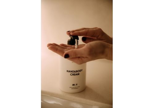 фото 2 - JAR 12 Hand&body cream - Увлажняющий крем для рук и тела с ароматом vetiver, 500 мл honest products