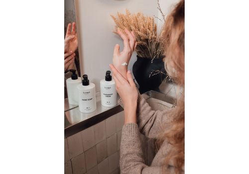 фото 3 - JAR 12 Hand&body cream - Увлажняющий крем для рук и тела с ароматом vetiver, 500 мл honest products