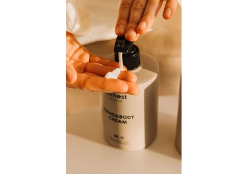 фото 2 - JAR 12 Hand&body cream - Увлажняющий крем для рук и тела с ароматом citrus&santal,500ml