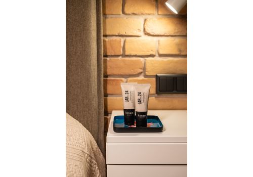 фото 2 - JAR 24 Востанавливающий батер для повреждьонной и сухой кожи рук, 75мл honest products