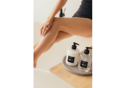 зображення 2 - JAR 21 Body wash - Зволожувальний крем-гель для душу black violet, 500 мл honest products