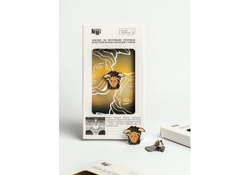 фото 1 - Значок Медуза Горгона за мотивами розписів інтерєрів Музею Ханенків у Києві INSPIREDBY UA