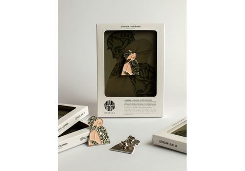 фото 1 - Значок за мотивами картини ОБІЙМИ АЛЬБІНИ КОЛЕСНІЧЕНКО. INSPIRED BY