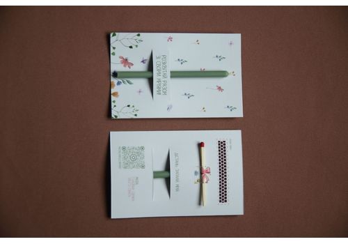 фото 1 - Дизайнерская открытка с натуральной свечой Розквітай разом зі своїми мріями! MAINсandle brand