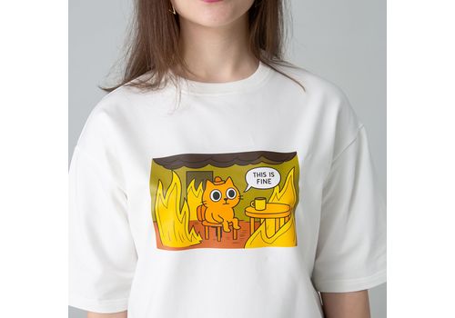 фото 3 - Футболка оверсайз с принтом кота This is Fine (молочная) Kitek Wear