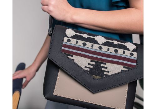 зображення 4 - Жіноча сумка з екошкіри "Geomentic etno black" з геометричним принтом, ручної роботи