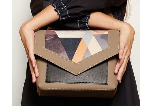 зображення 2 - Жіноча сумка з екошкіри "Geomentic beige" з геометричним принтом, ручної роботи