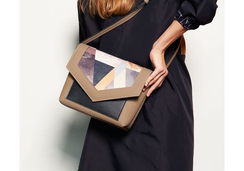 зображення 7 - Жіноча сумка з екошкіри "Geomentic beige" з геометричним принтом, ручної роботи
