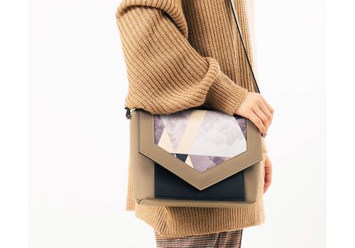 зображення 3 - Жіноча сумка з екошкіри "Geomentic beige" з геометричним принтом, ручної роботи